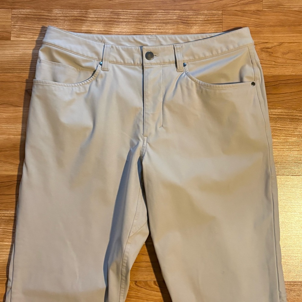 Lululemon ABC Pants Men's Size 32 Beige Khaki Tan Athleisure Stretch Comfort - Picture 2 of 8
